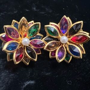 Vintage gold tone stained glass with fo pearl flower post back earrings